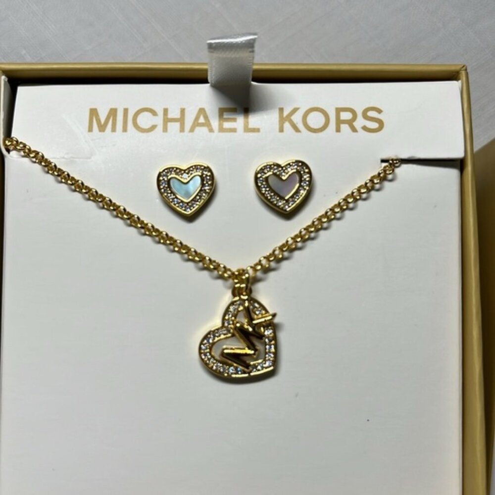 NEW Michael Kors HEART Necklace and Earring set NWT Gold tone Perfect gift